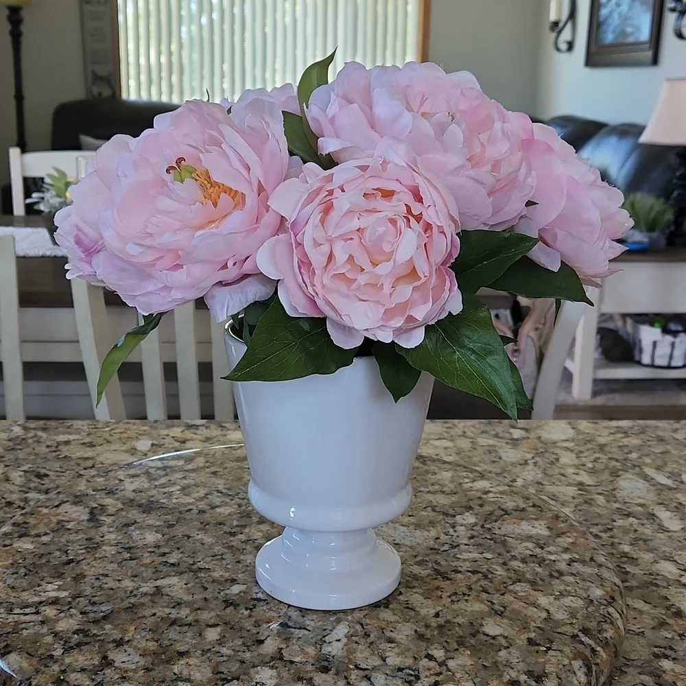 Faux Floral Arrangement - Picture 1 of 3